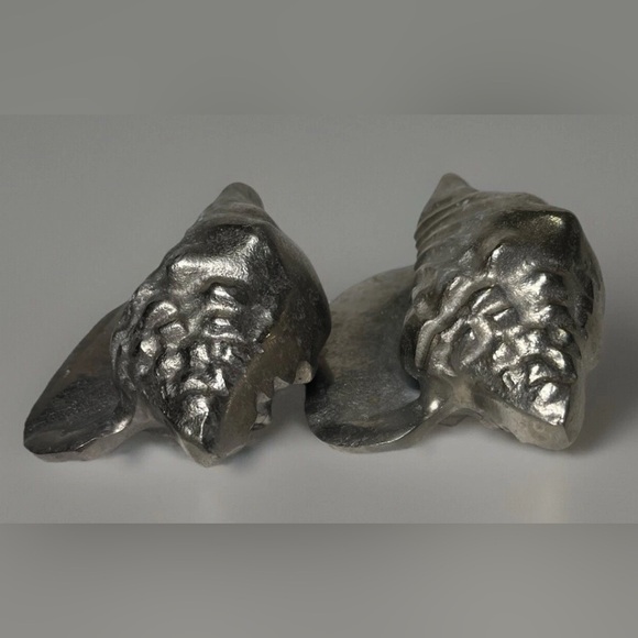 Vintage Solid Pewter Sea Shell Pair Conch Nautical Decor 5.5 in. Long Heavy - Picture 5 of 7